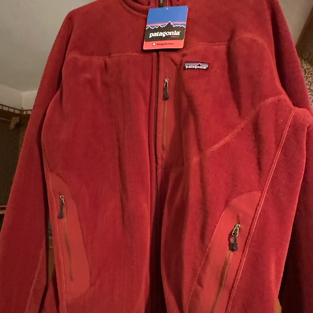 Patagonia R3 New With Tags Men’s XL Red Fleece Jacket
